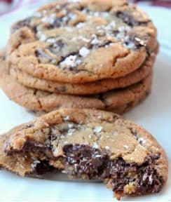 Super Bowl Party Desserts – Salted Chocolate Chip Cookies