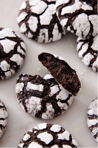 Super Bowl Party Desserts – Chocolate Crinkle Cookies