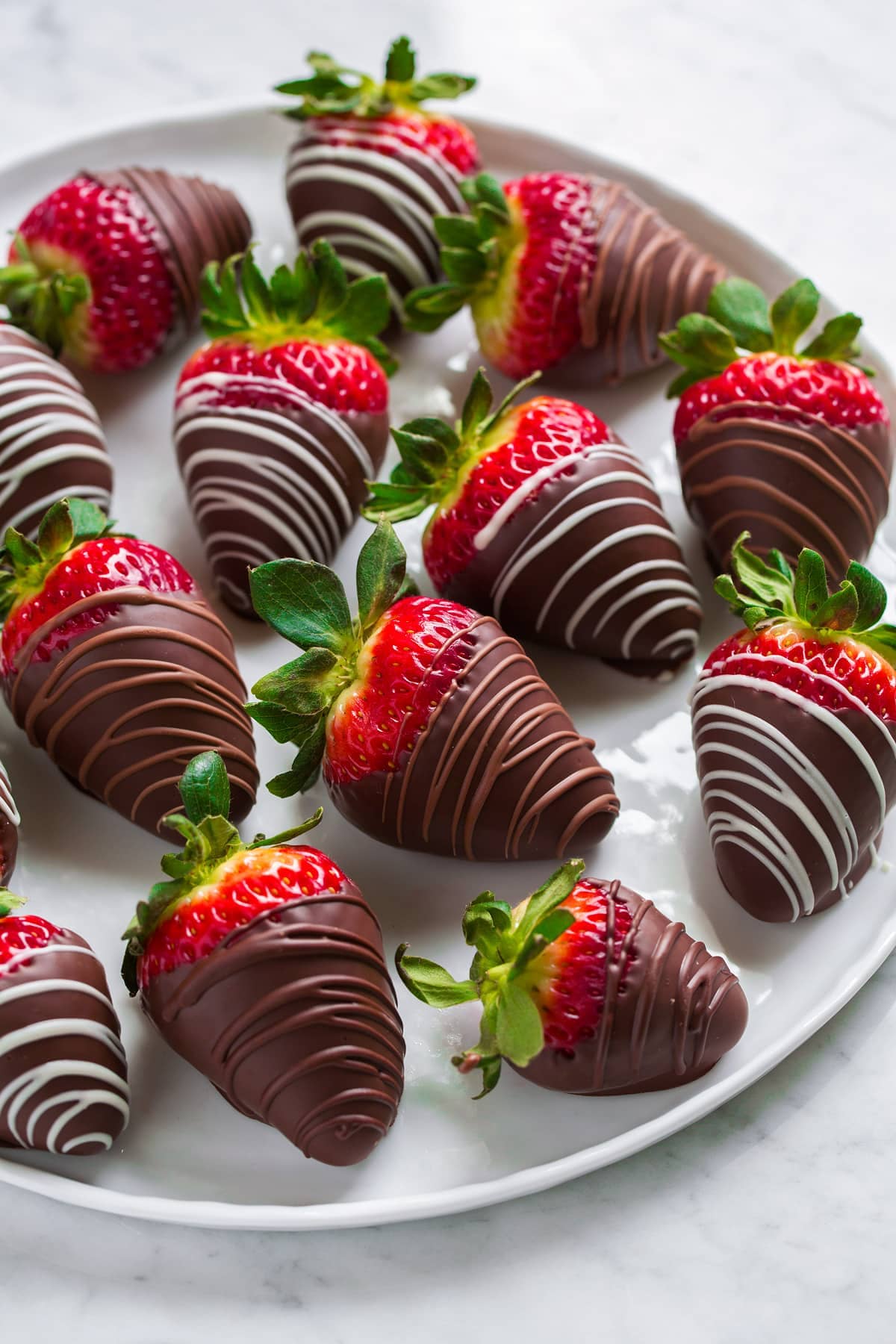 valentines day desserts - chocolate-covered-strawberries